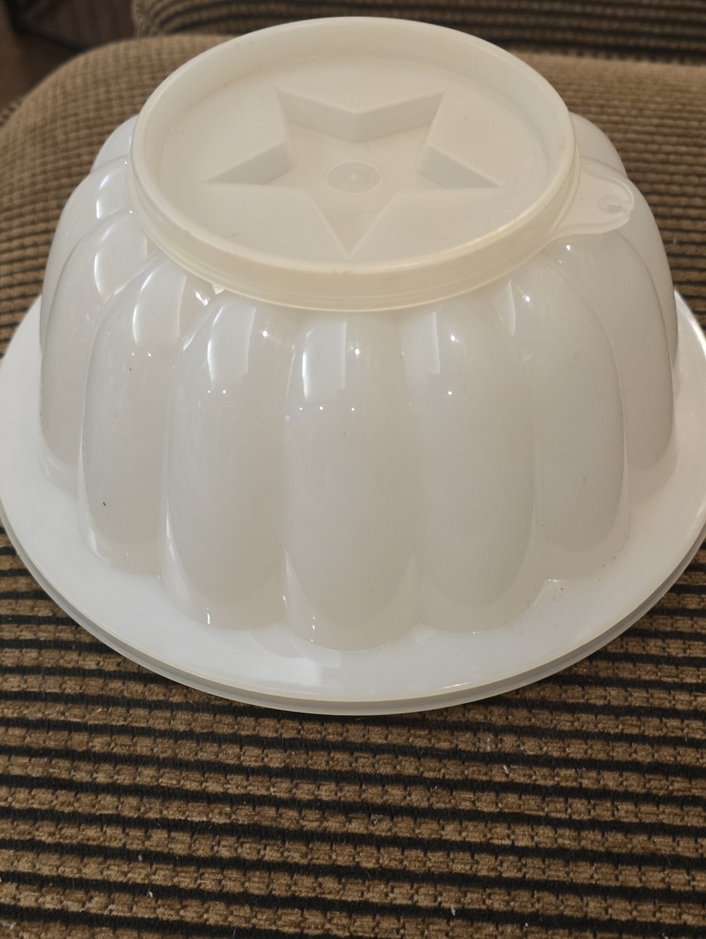 Tupperware Jello Mold